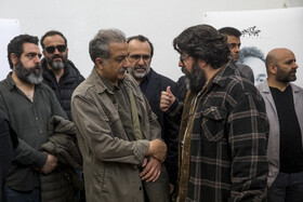 مجید برزگر، کارگردان و مهدی جعفری، کارگردان در مراسم یابود جواد گنجی