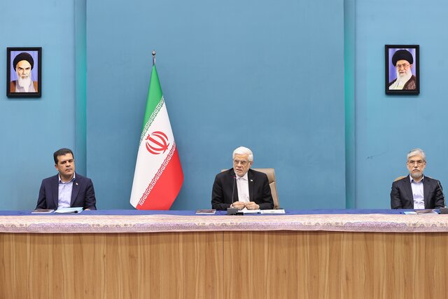 عارف: تاکنون به بیش از ۲۰۰۰ خانواده جانباختگان سرکشی شده است عارف: تاکنون به بیش از ۲۰۰۰ خانواده جانباختگان سرکشی شده است