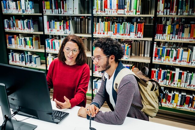 چرا همه دانشمندان باید یک کتابدار داشته باشند؟