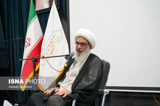 امام جمعه بوشهر: اساس حرکت انقلاب اسلامی بر مقاومت استوار است