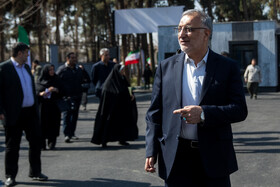 علیرضا زاکانی، شهردار تهران در افتتاح پارک علم و فناوری شهری ایران در بوستان ولایت