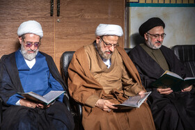 حجت الاسلام سید محمد علی ابطحی و حجت الاسلام و المسلمین احمد واعظی رییس دفتر تبلیغات اسلامی حوزه علمیه قم در مراسم ختم دکتر محمد قمی در حسینیه شهدا قم