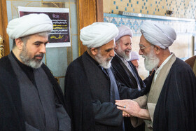 حجت الاسلام نظری منفرد و حجت‌الاسلام والمسلمین محسن قمی در مراسم ختم دکتر محمد قمی در حسینیه شهدا قم