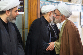 حجت الاسلام و المسلمین مرتضی جوادی آملی و حجت‌الاسلام والمسلمین محسن قمی در مراسم ختم دکتر محمد قمی در حسینیه شهدا قم