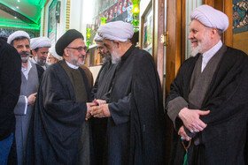 حجت‌الاسلام والمسلمین محسن قمی و حجت الاسلام سید محمد علی ابطحی در مراسم ختم دکتر محمد قمی در حسینیه شهدا قم