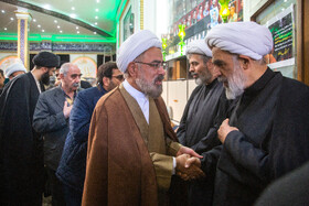 حجت الاسلام و المسلمین مرتضی جوادی آملی و حجت‌الاسلام والمسلمین محسن قمی در مراسم ختم دکتر محمد قمی در حسینیه شهدا قم