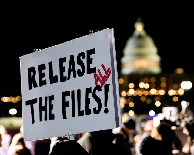 شب موازی در واشنگتن؛ «یک دیوانه کشور را به سمت فروپاشی برده است»