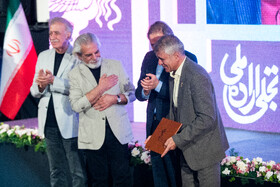 منوچهر شاهسواری، دبیر جشنواره و همایون اسعدیان، مدیرعامل خانه سینما در اختتامیه بخش تجلی اراده ملی جشنواره فیلم فجر