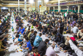 ضیافت افطار در حرم حضرت فاطمه معصومه(س)