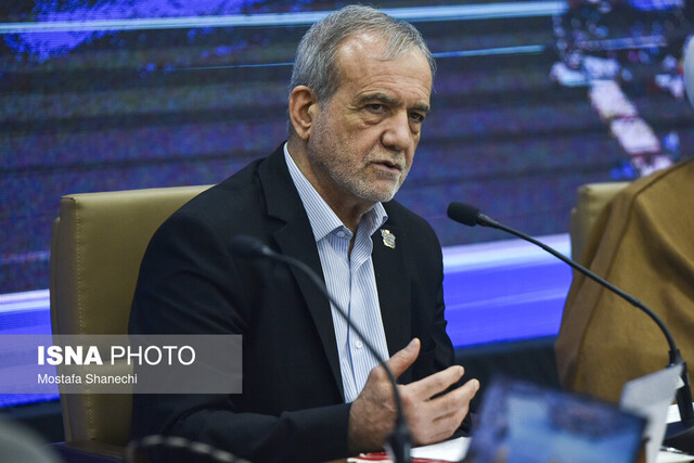 پزشکیان: همه مدیران و کارکنان دستگاه‌های اجرایی باید خود را خدمتگزار مردم بدانند