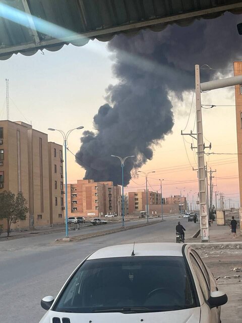 عکس از ساعتهای اولیه حادثه شرکت «شمس جاوید اروند» مهار آتشسوزی شهرک صنعتی آبادان/ نشانهای از دخالت عامدانه یا عوامل بیرونی وجود ندارد