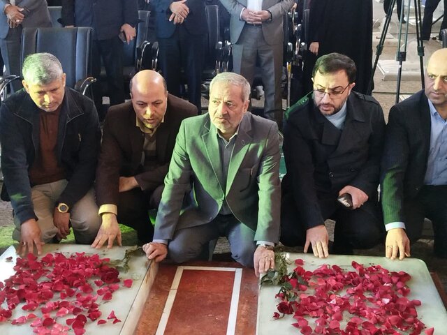 گلباران مزار شهیدان رجایی و باهنر به مناسبت هفته امور تربیتی