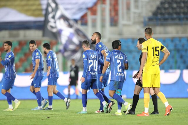 خلاصه بازی استقلال ۲ - ۱ فجرسپاسی