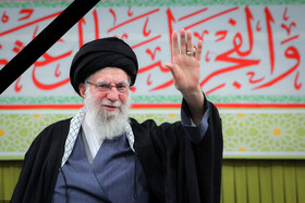 تجمع زنجانی‌ها در سوگ رهبر شهید انقلاب در میدان انقلاب 