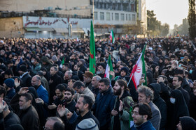 تجمع سوگواران رهبر شهید انقلاب در میدان انقلاب تهران