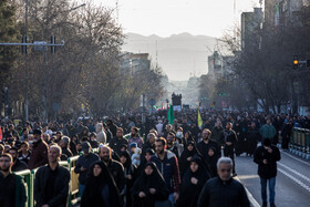 تجمع سوگواران رهبر شهید انقلاب در میدان انقلاب تهران