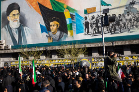 تجمع سوگواران رهبر شهید انقلاب در میدان انقلاب تهران