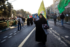 تجمع سوگواران رهبر شهید انقلاب در میدان انقلاب تهران
