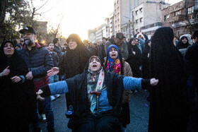 تجمع سوگواران رهبر شهید انقلاب در میدان انقلاب تهران