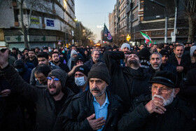 تجمع سوگواران رهبر شهید انقلاب در میدان انقلاب تهران