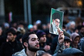 تجمع سوگواران رهبر شهید انقلاب در میدان انقلاب تهران