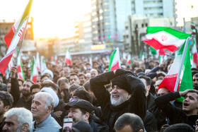 تجمع سوگواران رهبر شهید انقلاب در میدان انقلاب تهران