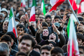 تجمع سوگواران رهبر شهید انقلاب در میدان انقلاب تهران