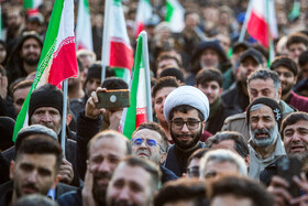 تجمع سوگواران رهبر شهید انقلاب در میدان انقلاب تهران