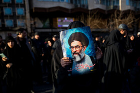 تجمع سوگواران رهبر شهید انقلاب در میدان انقلاب تهران
