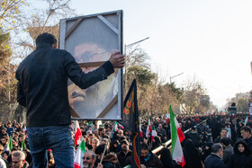 تجمع سوگواران رهبر شهید انقلاب در میدان انقلاب تهران
