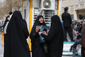 تجمع سوگواران رهبر شهید انقلاب در میدان شهدا مشهد