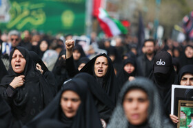 تجمع سوگواران رهبر شهید انقلاب در میدان شهدا مشهد