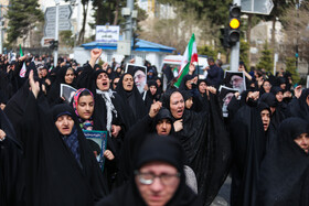 تجمع سوگواران رهبر شهید انقلاب در میدان شهدا مشهد