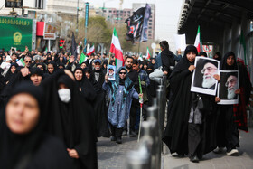 تجمع سوگواران رهبر شهید انقلاب در میدان شهدا مشهد