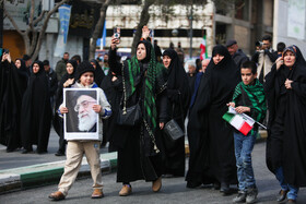 تجمع سوگواران رهبر شهید انقلاب در میدان شهدا مشهد