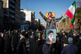 تجمع سوگواران رهبر شهید انقلاب در میدان انقلاب تهران