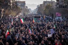 تجمع سوگواران رهبر شهید انقلاب در میدان انقلاب تهران