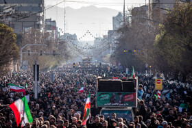 تجمع سوگواران رهبر شهید انقلاب در میدان انقلاب تهران