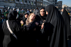 تجمع سوگواران رهبر شهید انقلاب در میدان انقلاب تهران
