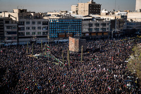 تجمع سوگواران رهبر شهید انقلاب در میدان انقلاب تهران