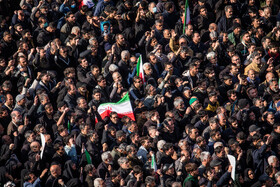 تجمع سوگواران رهبر شهید انقلاب در میدان انقلاب تهران