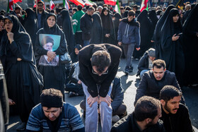 تجمع سوگواران رهبر شهید انقلاب در میدان انقلاب تهران