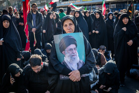 تجمع سوگواران رهبر شهید انقلاب در میدان انقلاب تهران