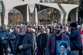 تجمع سوگواران رهبر شهید انقلاب در میدان انقلاب تهران