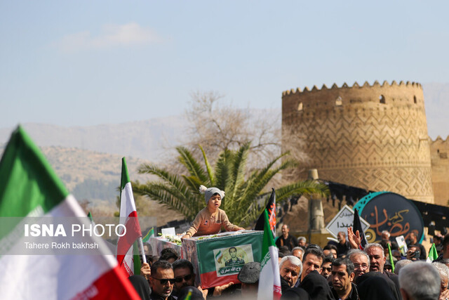 تشییع پیکر ۱۰ شهید تجاوز آمریکایی - صهیونی در شیراز