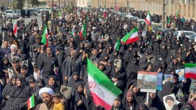 راهپیمایی مردم رفسنجان در عزای شهادت رهبر انقلاب و محکومیت تجاوز دشمن + فیلم