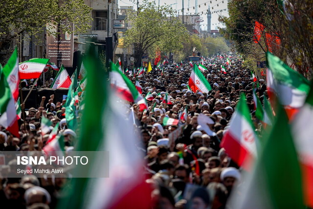 استاد دانشگاه آزاد: نمایش قدرت بدون کاربست عملی، بلوف سیاسی است