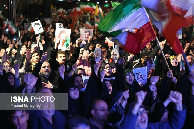 تجمع دانشگاهیان کرمانشاه برای بیعت با رهبر انقلاب و محکومیت تجاوز به کشور