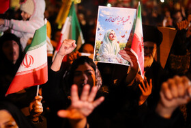 تجمع زنجانی ها در محل صابت موشک به منزل مسکونی