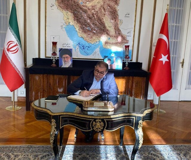 حضور هیاتی از حماس در سفارت کشورمان در آنکارا برای اعلام همبستگی با ایران